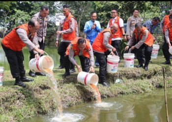 Irjen POL Asep Safrudin Kapolda Kepri: Tabur 50.000 Benih Ikan di Tibelat Farm Sekupang