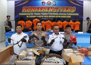 Ditpolairud Polda Kepri Tangkap 10 Orang Komplotan Pencurian di Atas Kapal Asing Perairan Karimun
