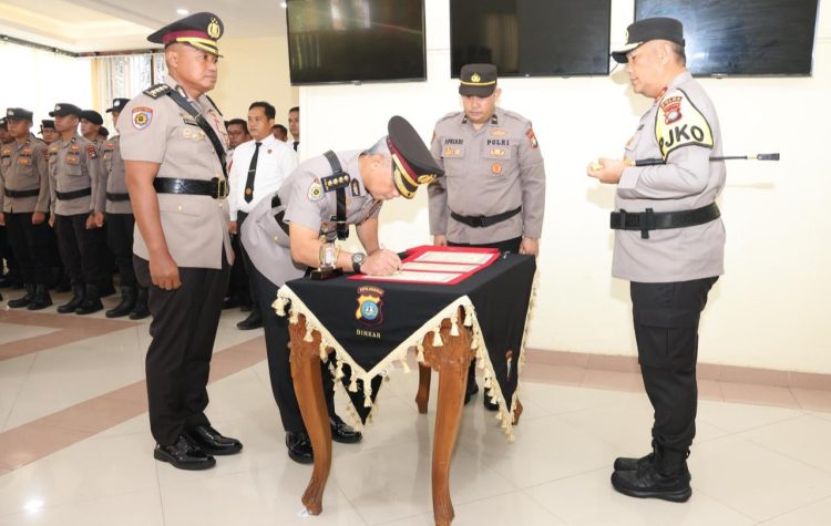 Kapolda Kepri Pimpin Sertijab Irwasda, Dansat Brimob Dan Kapolres Kepulauan Anambas Polda Kepri