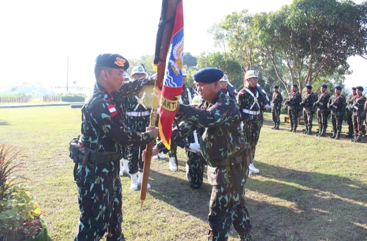 Satbrimob Polda Kepri Gelar Upacara Serah Terima Bendera Lambang Duaja Dan Pisah Sambut Komandan Satbrimob Polda Kepri