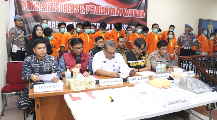 Polda Kepri, Ungkap Puluhan Kasus Narkotika Dan Musnahkan Barang Bukti Hasil Pengungkapan Juli 2025