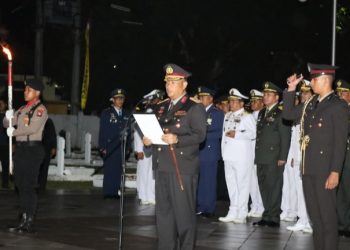 Kapolda Kepri; Pimpin Upacara Apel Kehormatan Dan Renungan Suci di TMP Pusara Bhakti Tanjungpinang