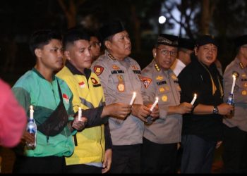 Kapolda Kepri Hadiri Doa Bersama Dan Nyala Lilin Untuk Dua Driver Ojol Yang Gugur