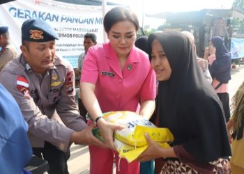 Jumat Berkah, Polda Kepri: Gelar Berkah di Segulung Pangan Murah Layani Kesehatan Dan Makanan Gratis