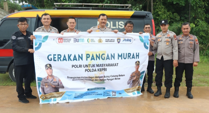 Kabidhumas Polda Kepri Gelar Curhat Jumat Dan Pangan Murah Bersama Masyarakat Tanjung Uma