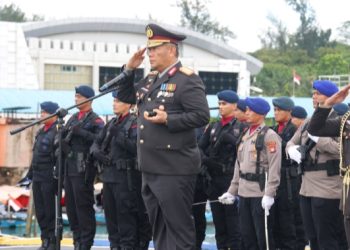 Kapolda Kepri: Pimpin Upacara Tabur Bunga Peringati Hari Pahlawan ke-80 Tahun 2025
