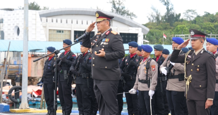 Kapolda Kepri: Pimpin Upacara Tabur Bunga Peringati Hari Pahlawan ke-80 Tahun 2025