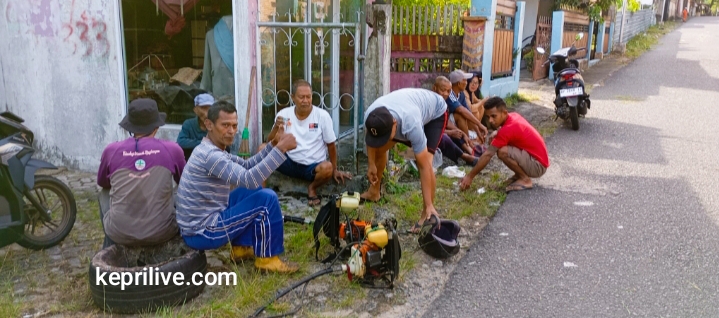 Gotong Royong (Goro) Wujudkan Kepedulian Warga Demi Kebersihan Lingkungan