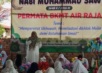 Sambut Maulid Nabi, BKMT Air Raja Gelar Pawai 1000 Bunga Telur di Masjid Baitul Izzah