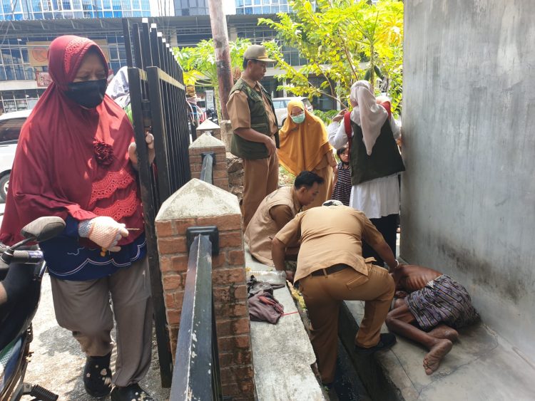 Dinsos Kota Tanjungpinang Bersama Kelurahan Kampung Bulang Bergerak Cepat Menindaklanjuti Laporan RT004/RW001, Terkait Seorang Lanjut Usia (Lansia)